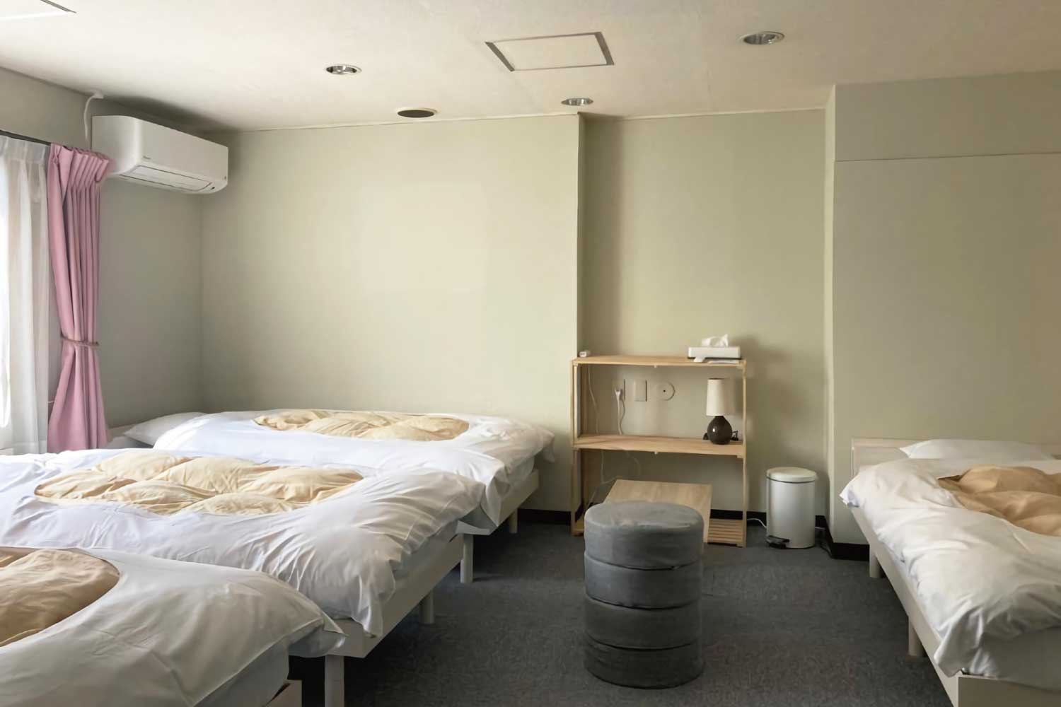 WTN Style Ensuite Quad with 4 Singles