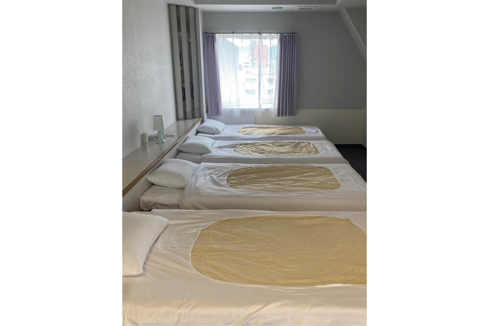 洋室ファミリー（洗面・シャワー・トイレ付）