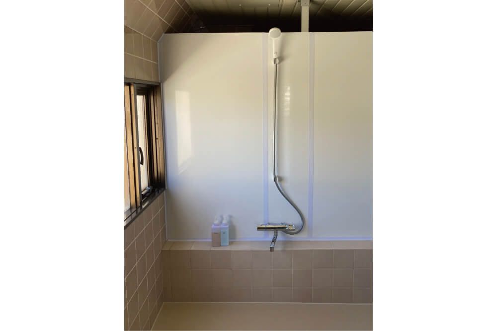 洋室ファミリー（洗面・シャワー・トイレ付）