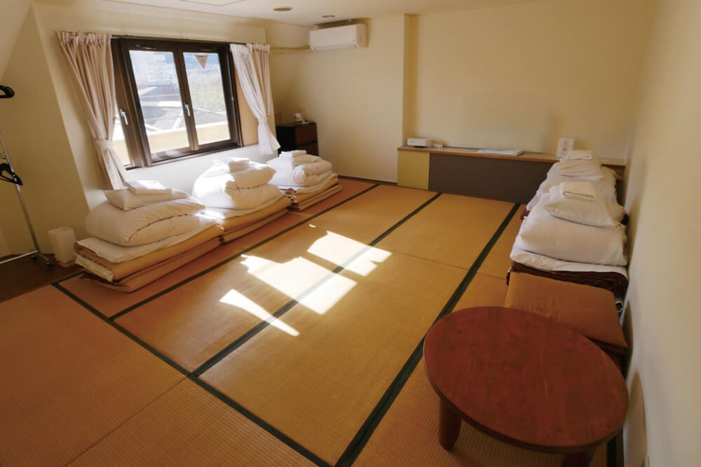 和室12畳（洗面・シャワー・トイレ付）